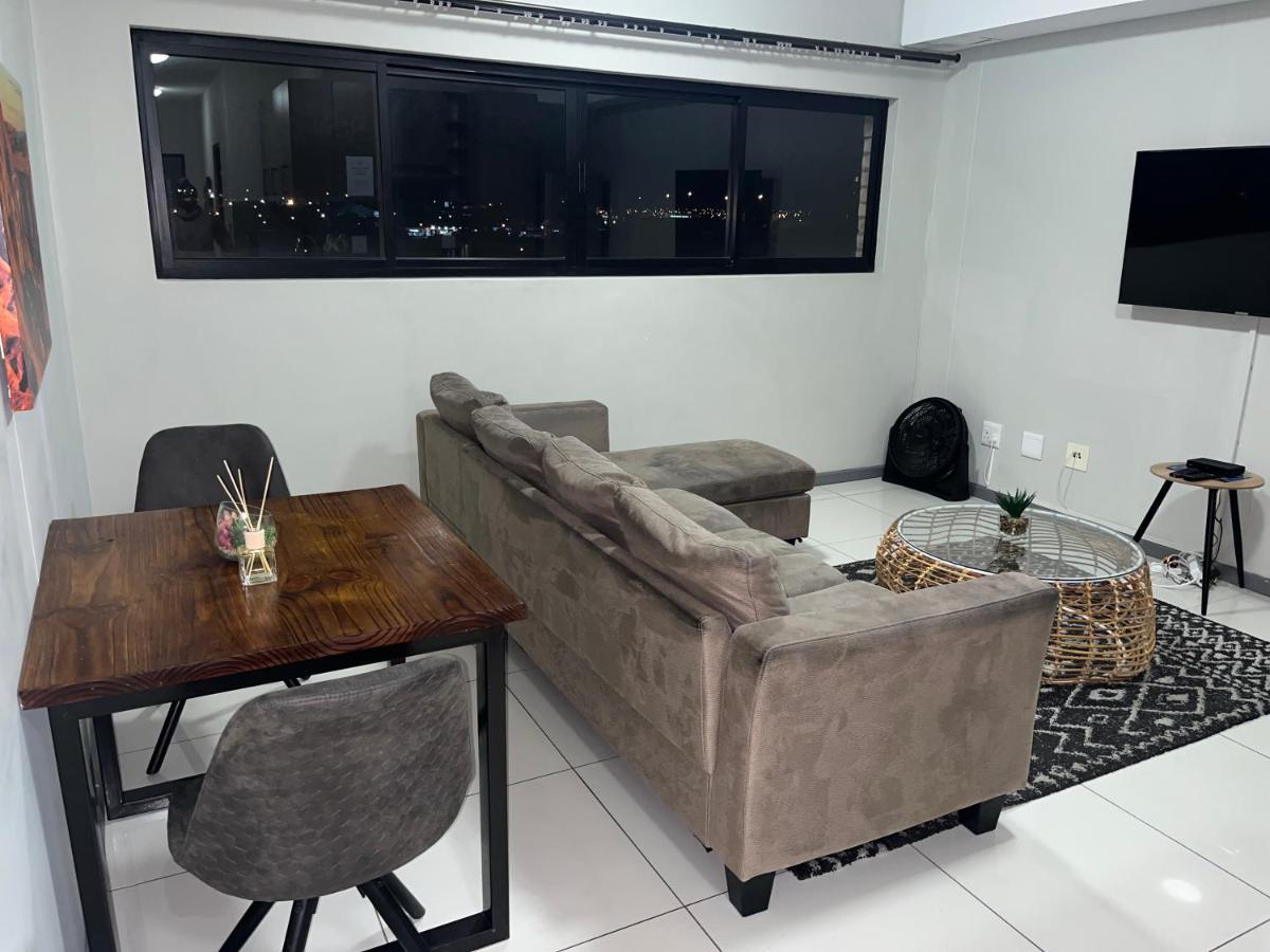 The Den Marensky Towers Appartement Windhoek Buitenkant foto